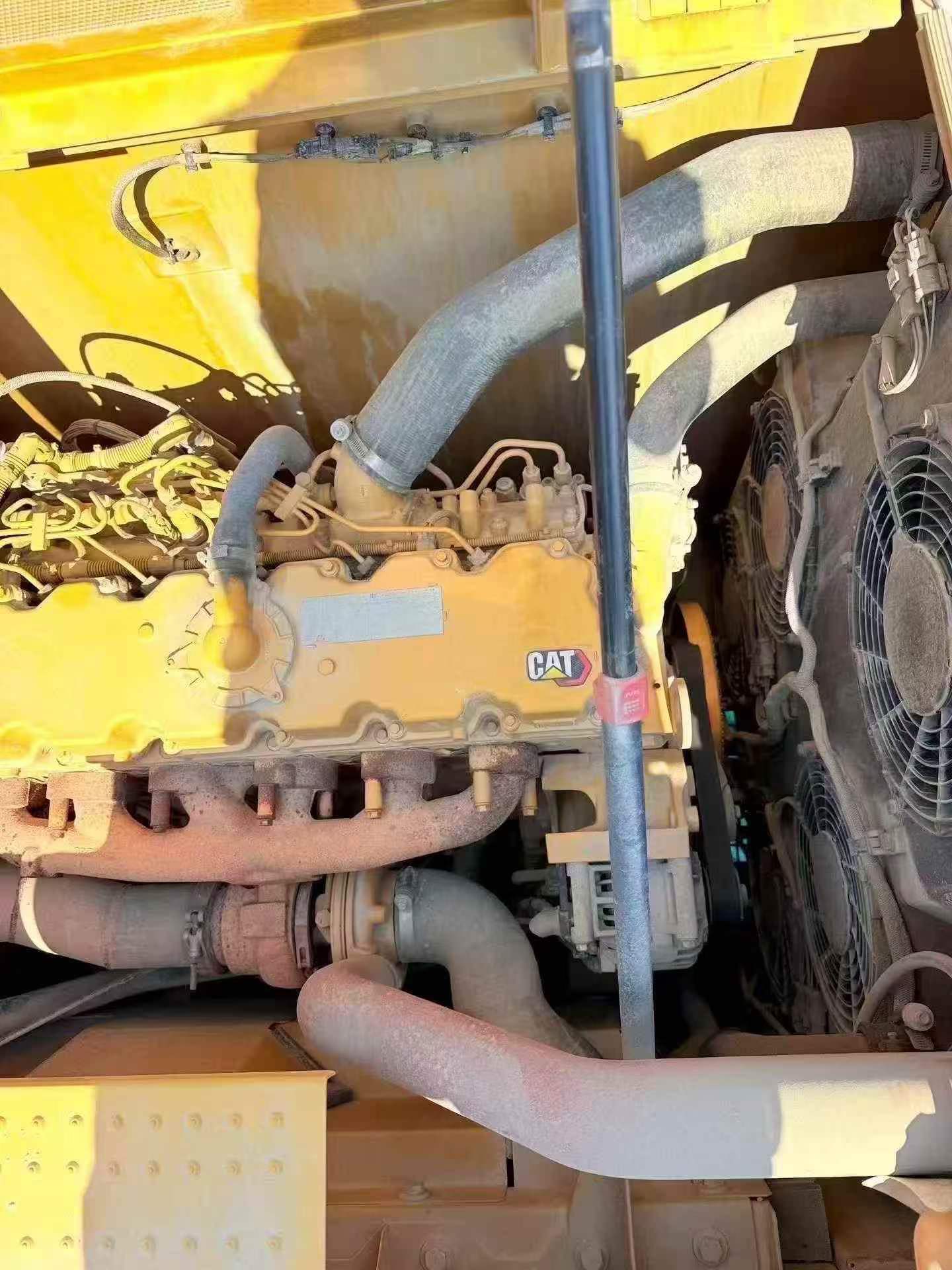 شراء حفارة Caterpillar 323 مستعملة / 5