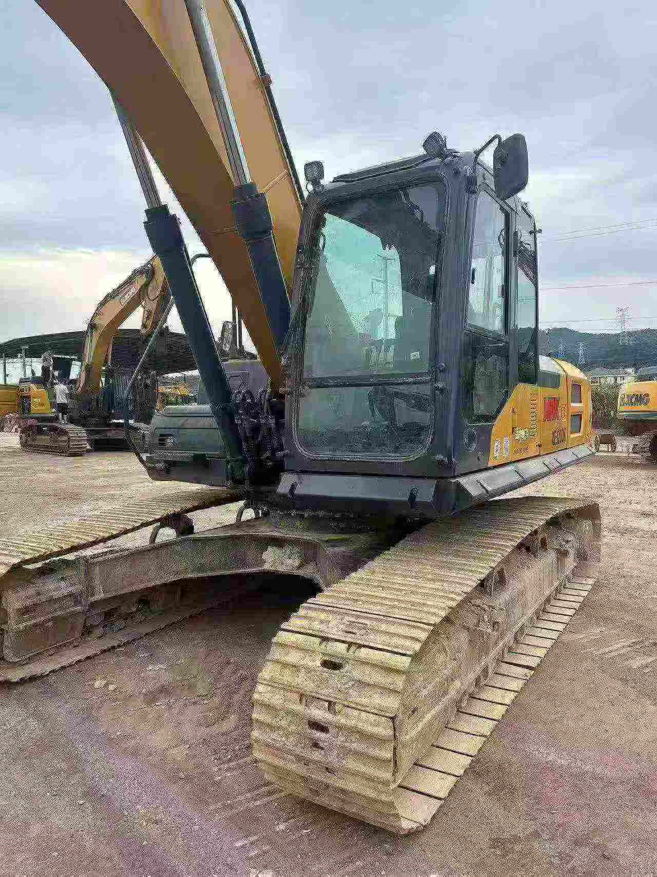 شراء حفارة XCMG XE270DK مستعملة / 6