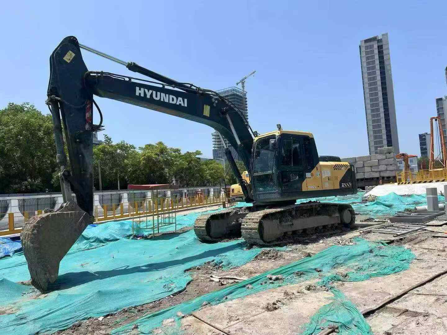 شراء حفارة Hyundai R215-7 مستعملة / 8