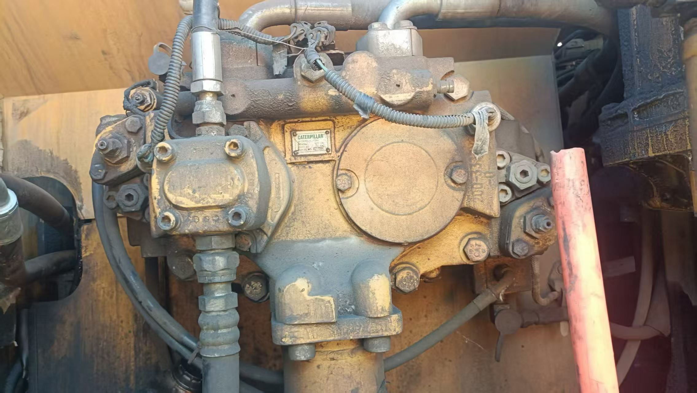شراء حفارة Caterpillar 324D مستعملة / 8