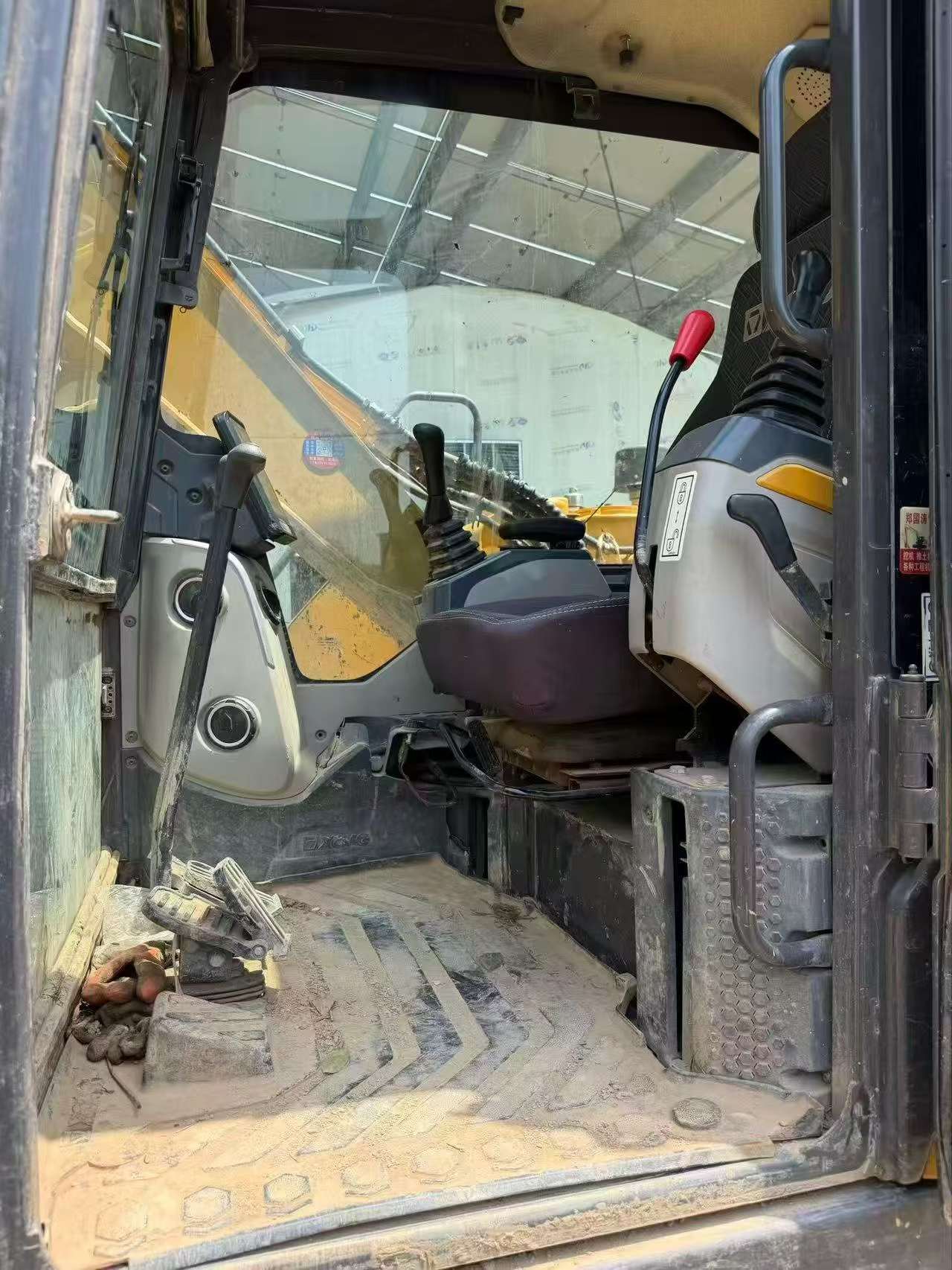 شراء حفارة XCMG XE75C مستعملة / 7