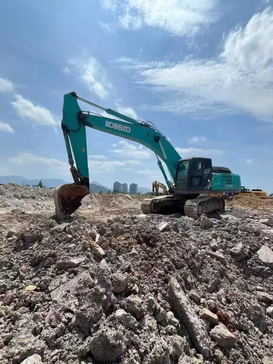 Buy Kobelco SK330-10 Used Excavator