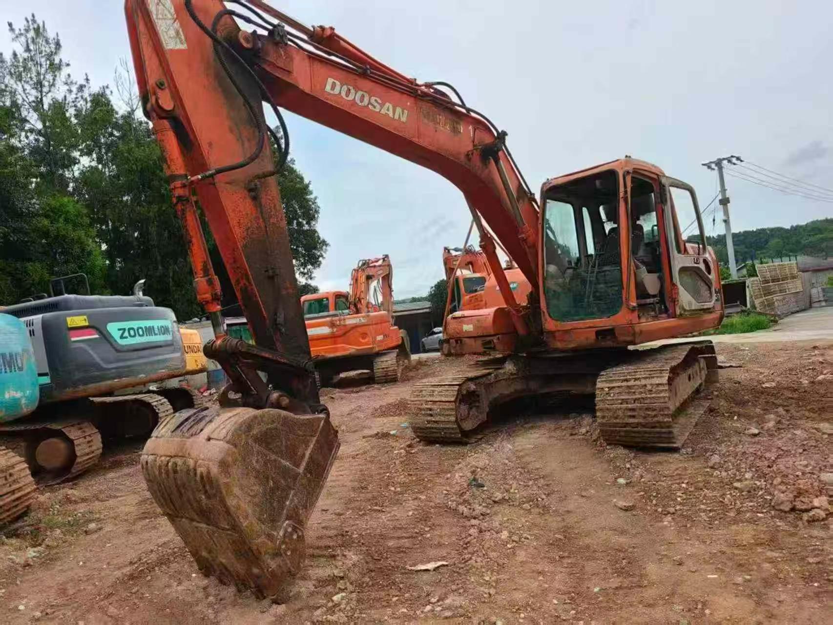 Купить Подержанный Экскаватор Doosan DH150-7 / 3 Купить Подержанный Экскаватор Doosan DH150-7 / 3