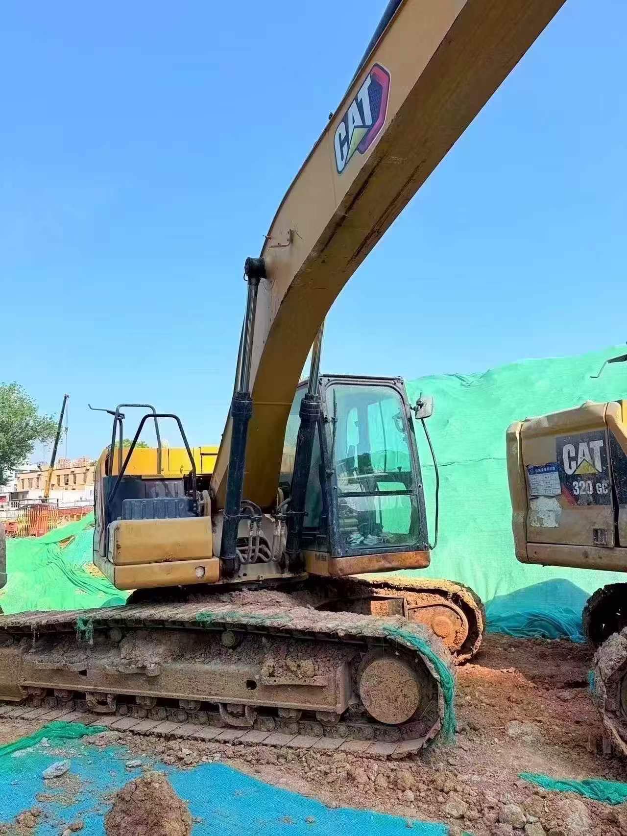شراء Caterpillar 323 مستعمل حفارة