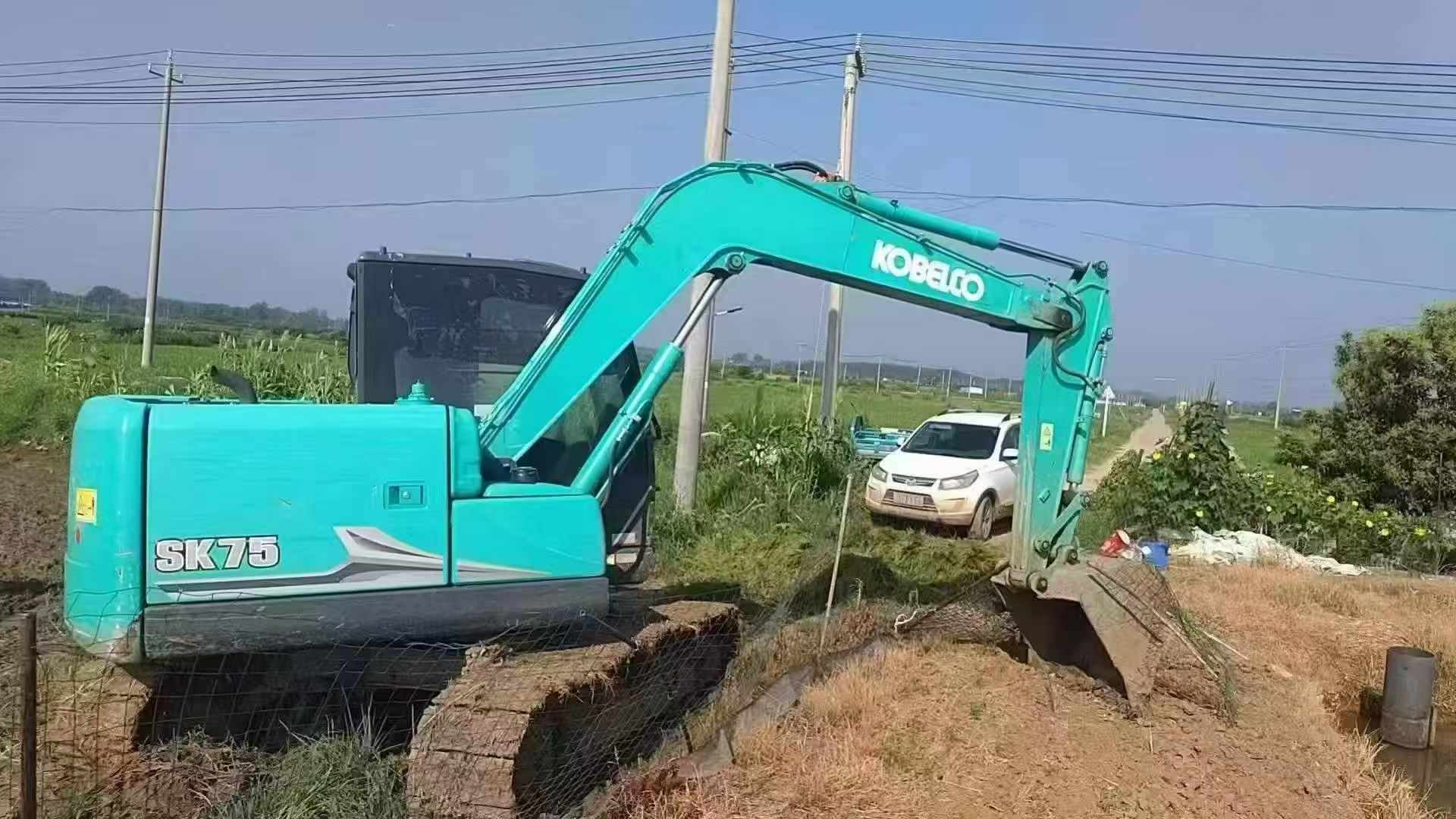 Compre Escavadeira Kobelco SK75 Usada / 9