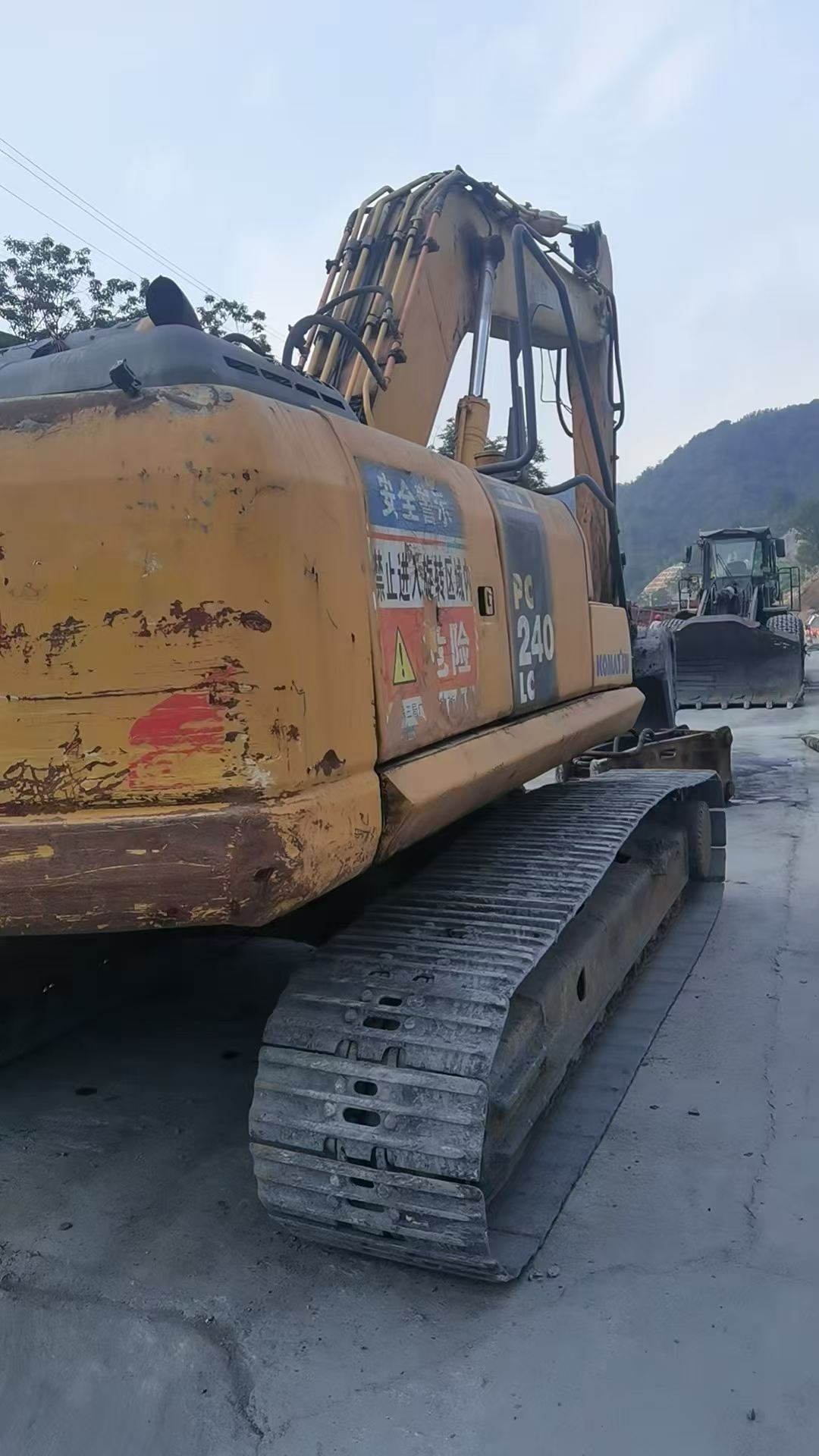 Buy Komatsu PC220-8 Used Excavator / 9 Buy Komatsu PC220-8 Used Excavator / 9