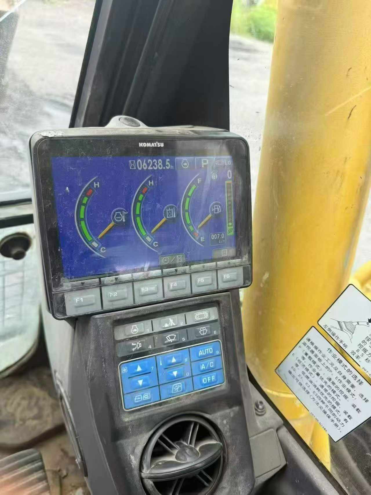 Buy Komatsu PC200-8 Used Excavator / 8 Buy Komatsu PC200-8 Used Excavator / 8