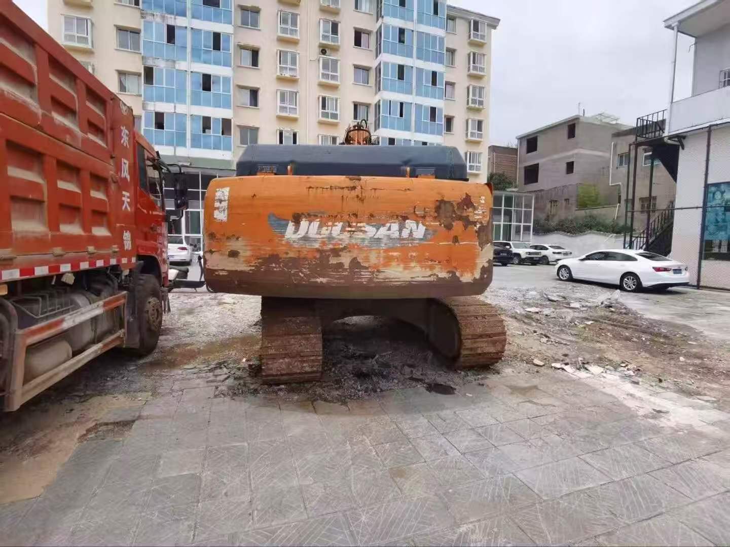 Buy Doosan DH215-9 Used Excavator / 2