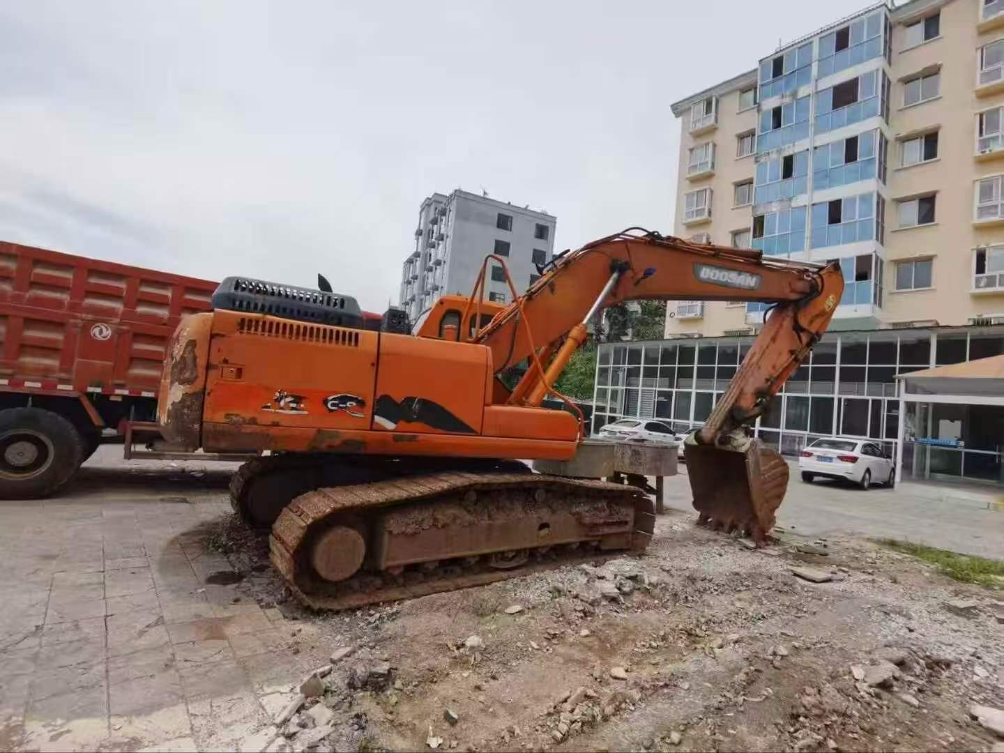 Comprar Doosan DH215-9 Usado Escavadeira