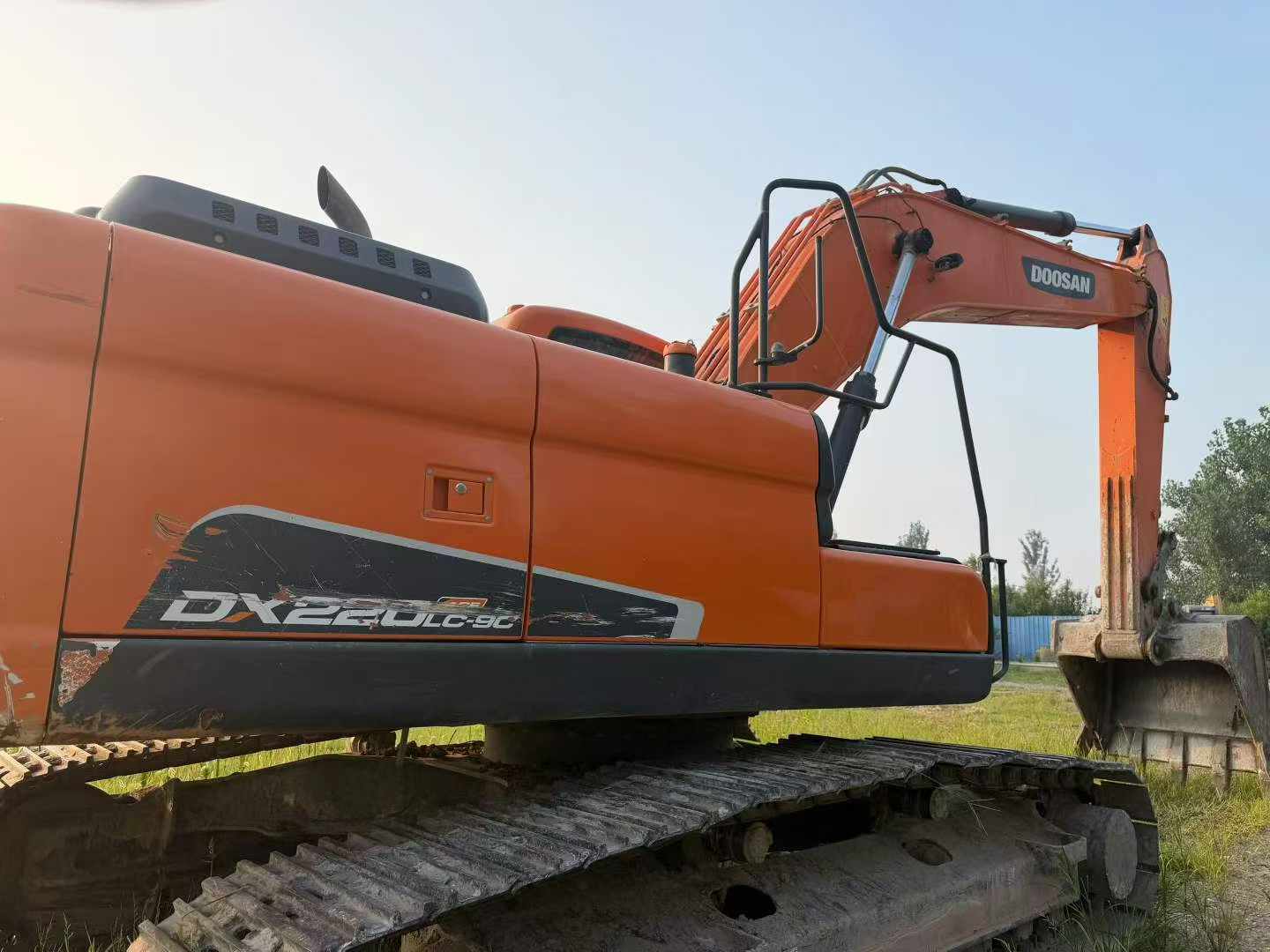 Купить Подержанный Экскаватор Doosan DH220-3 / 3 Купить Подержанный Экскаватор Doosan DH220-3 / 3