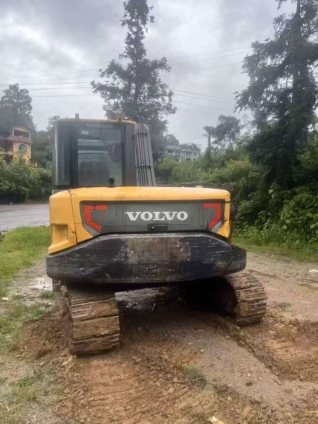 شراء حفارة Volvo EC80D مستعملة / 2
