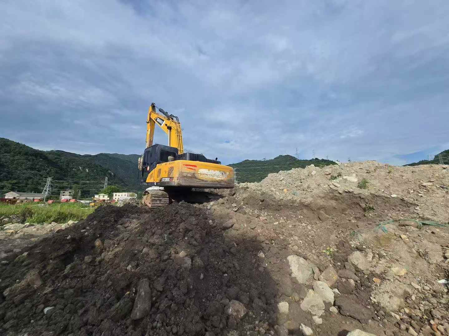 Buy Sany SY205C Used Excavator / 5 Buy Sany SY205C Used Excavator / 5