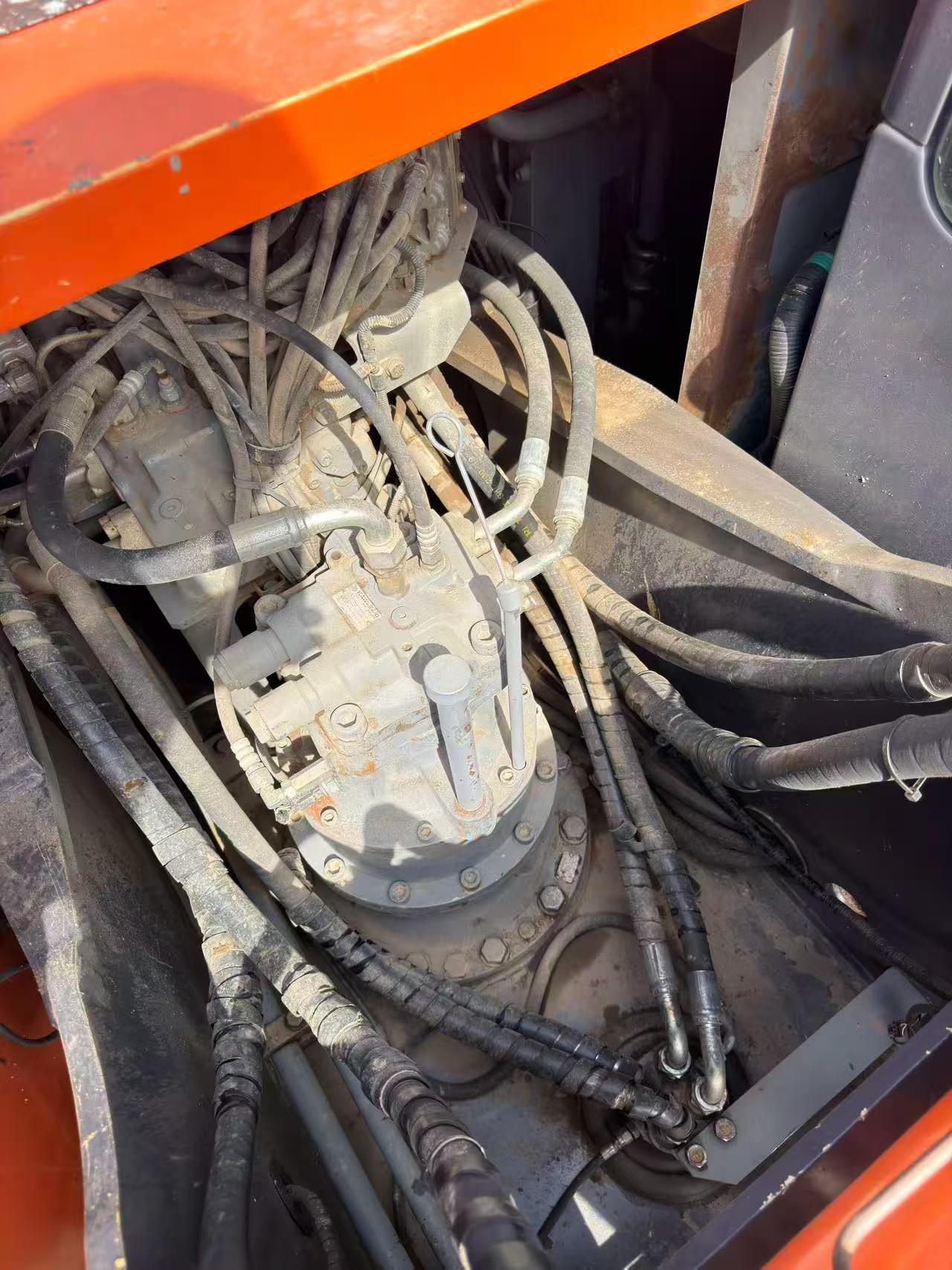 Buy Hitachi ZX200-5G Used Excavator / 7