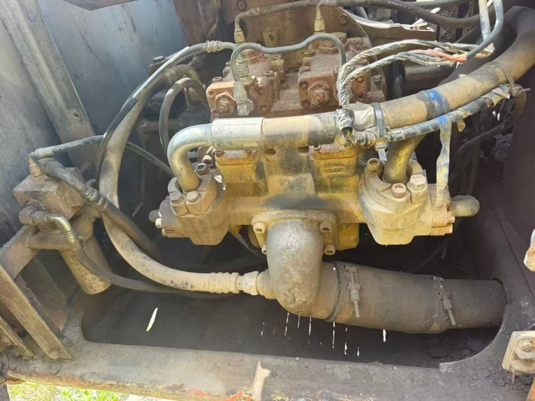 Buy Hitachi EX200-5 Used Excavator / 3