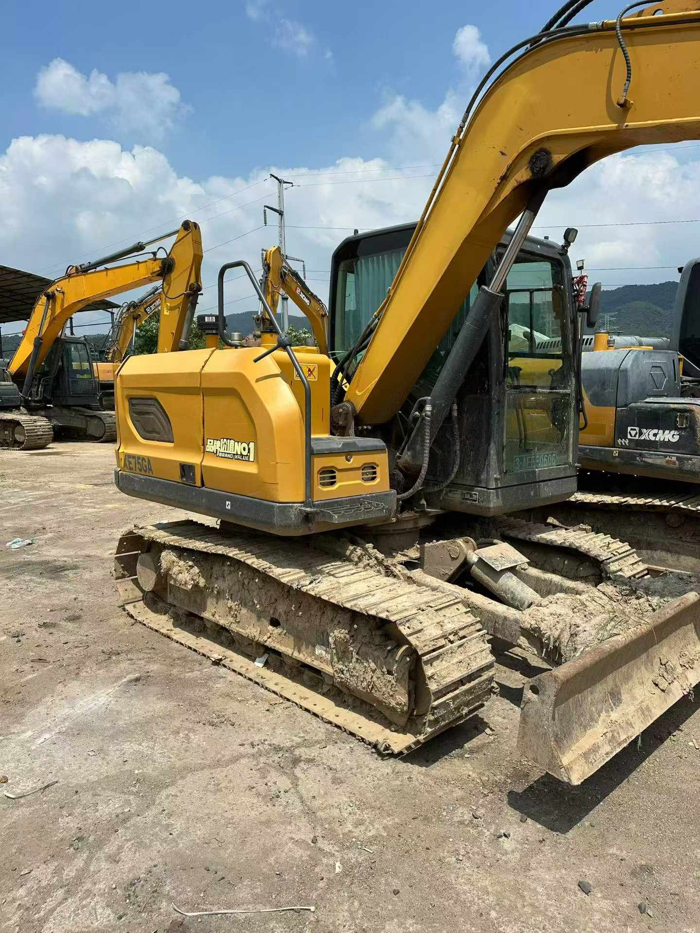 شراء حفارة XCMG XE75C مستعملة / 2