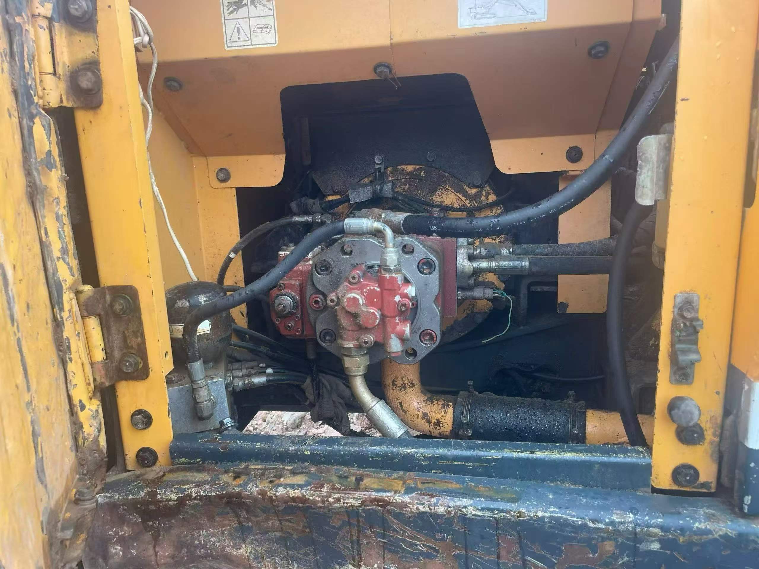 شراء حفارة Hyundai R150-7 مستعملة / 4