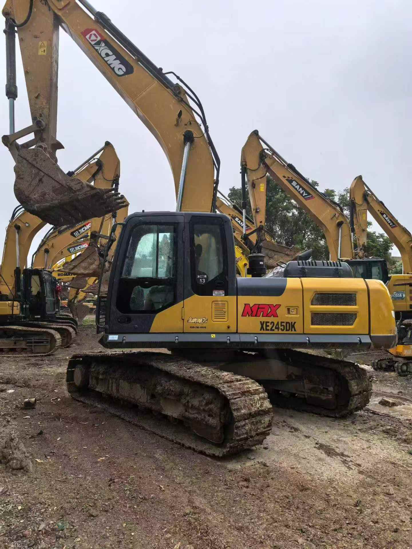 شراء حفارة XCMG XE245D مستعملة / 3
