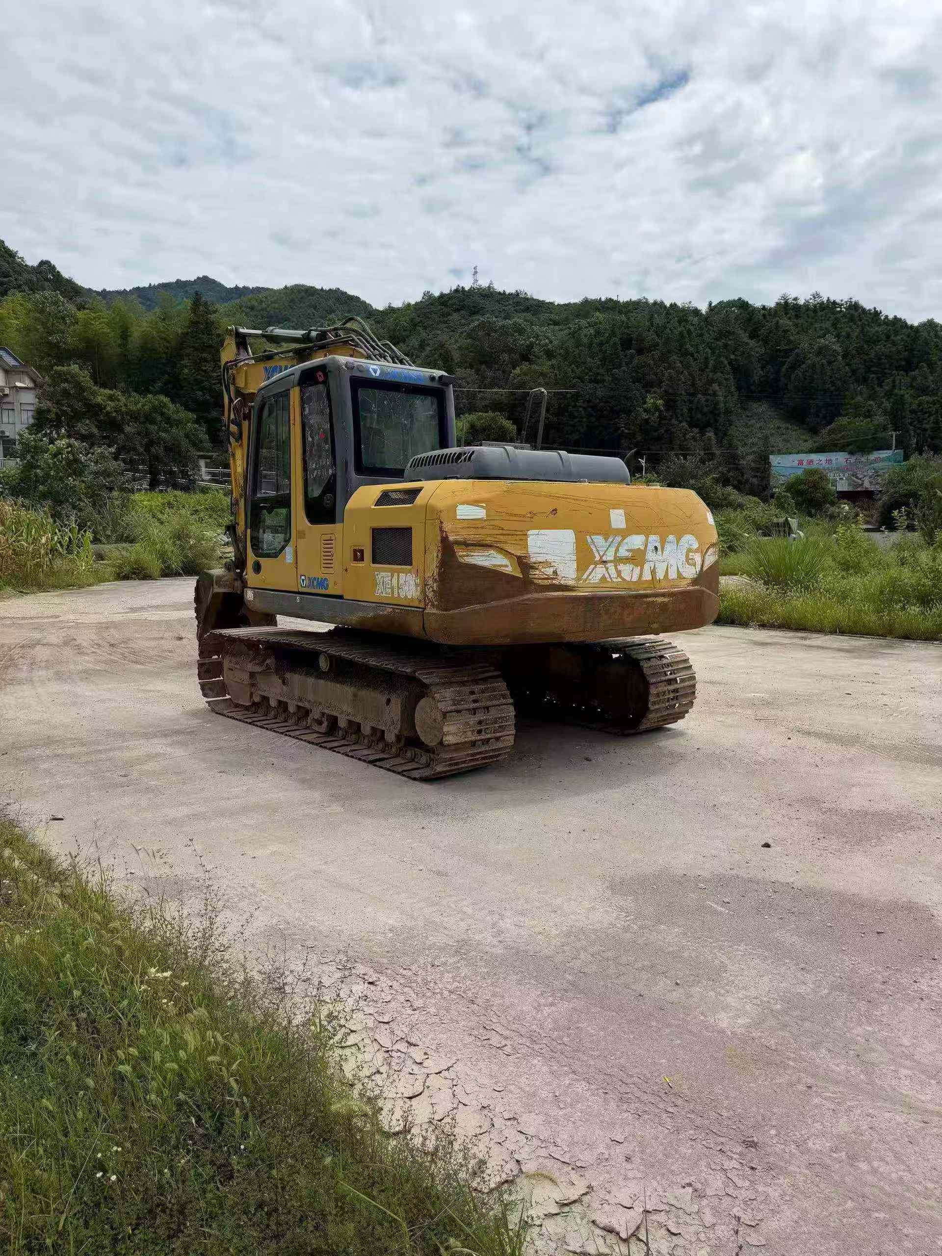 Compre Excavadora XCMG XE150 Usada / 5