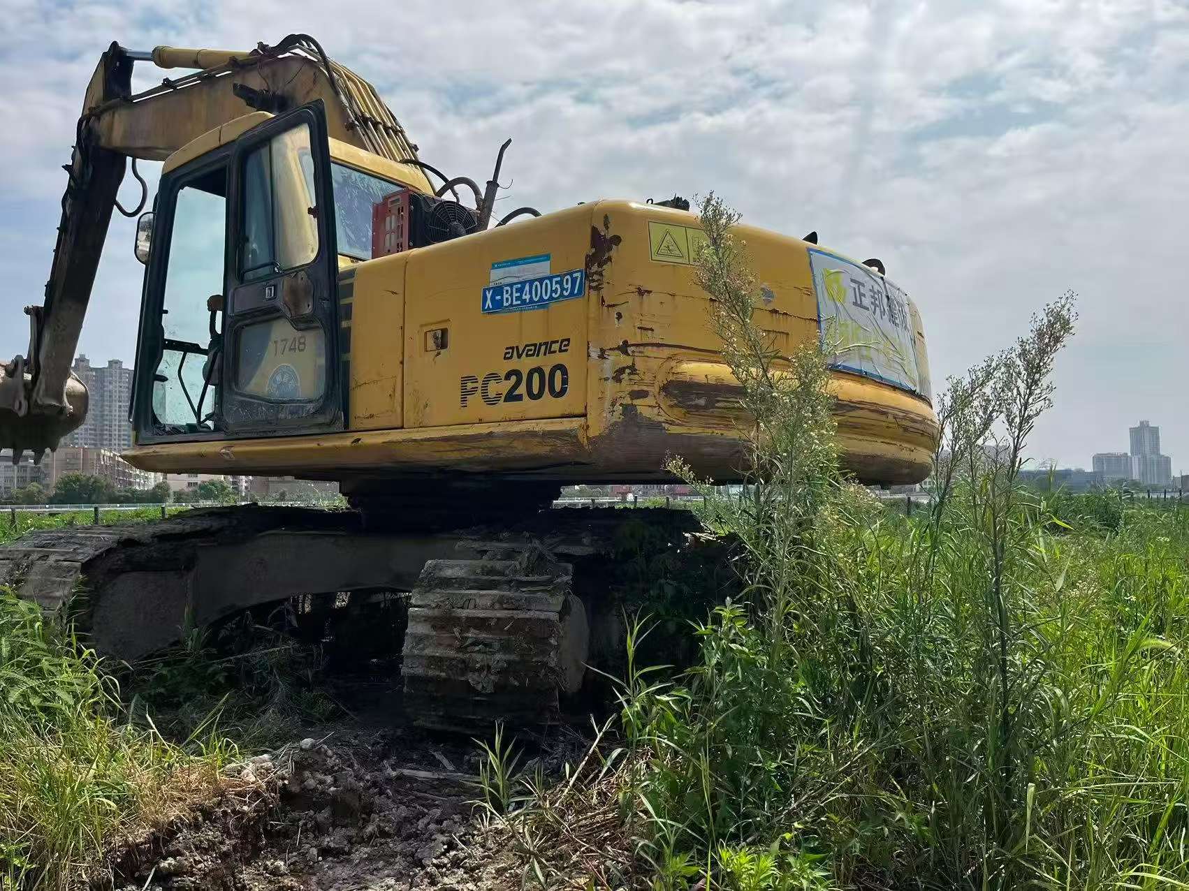 Buy Komatsu PC200-6 Used Excavator