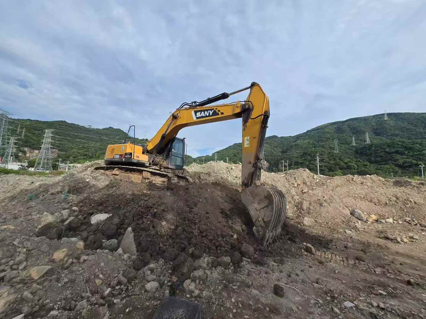Buy Sany SY205C Used Excavator / 4 Buy Sany SY205C Used Excavator / 4