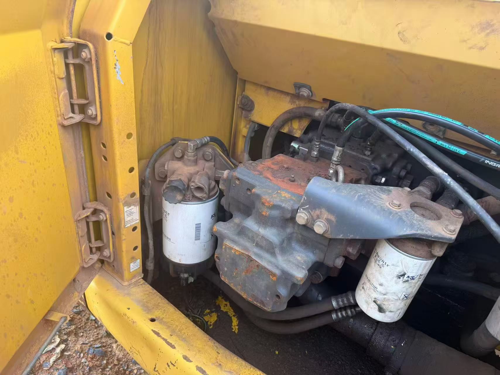 Compre Escavadeira Komatsu PC200-8 Usada / 2 Compre Escavadeira Komatsu PC200-8 Usada / 2