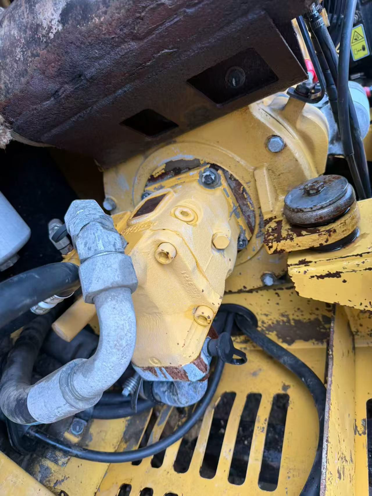 شراء حفارة Caterpillar 305B مستعملة / 7