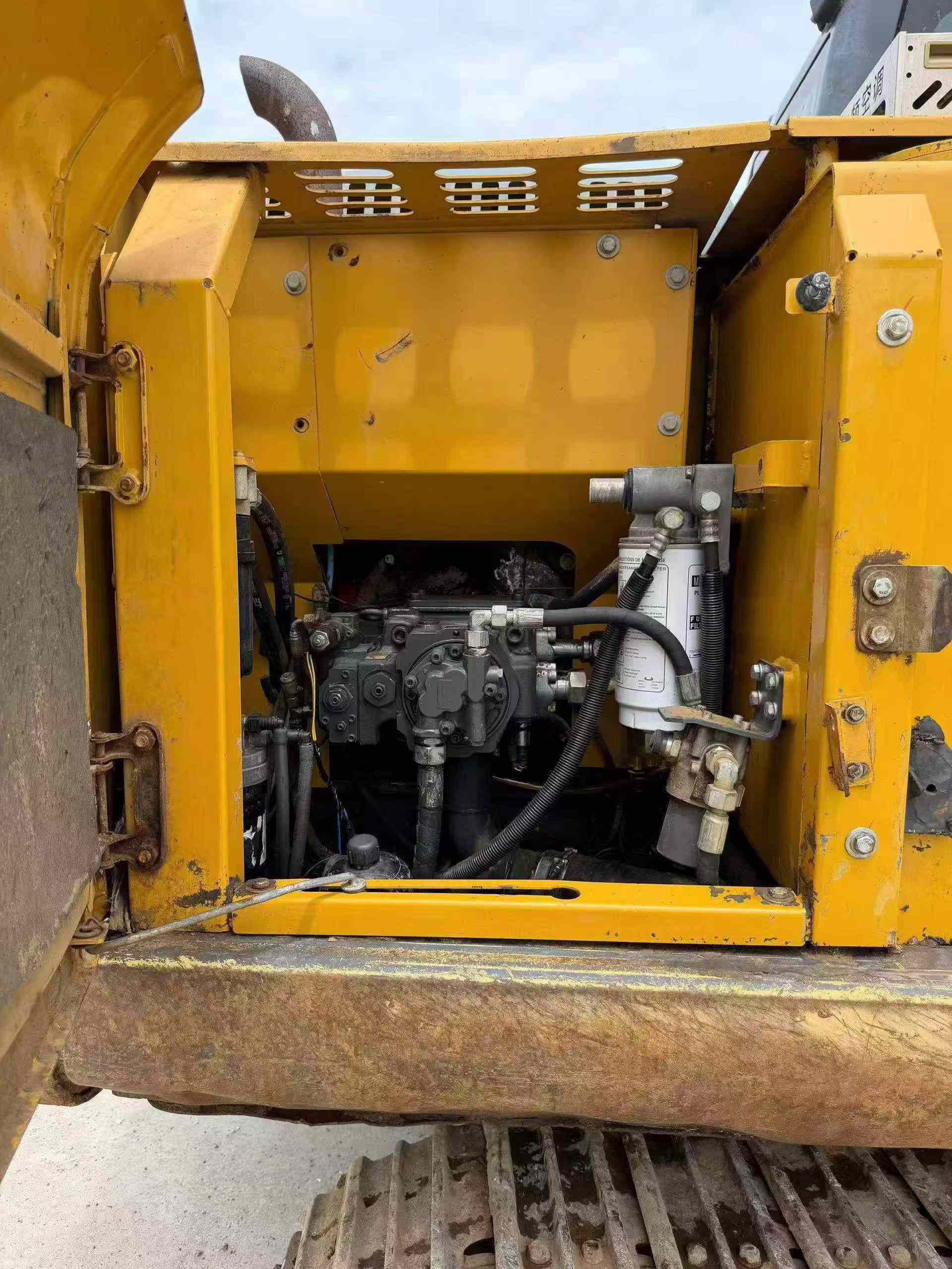 Compre Excavadora XCMG XE150 Usada / 6
