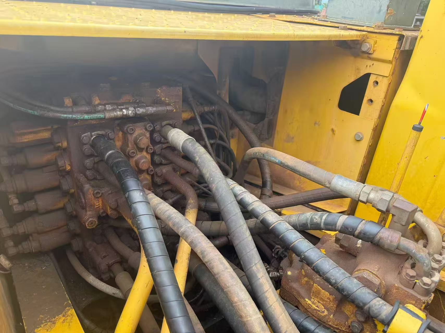 Compre Escavadeira Komatsu PC200-8 Usada / 3 Compre Escavadeira Komatsu PC200-8 Usada / 3