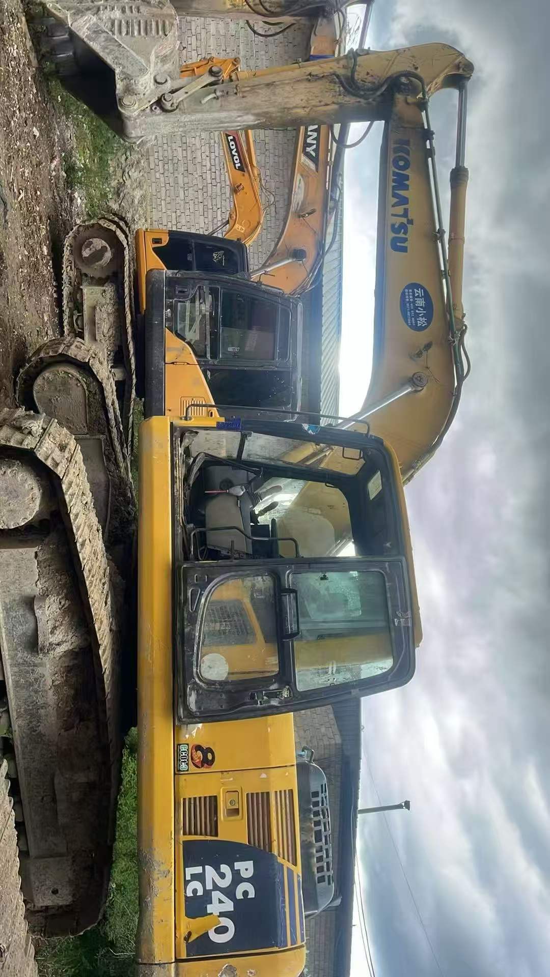 Compre Escavadeira Komatsu PC200-8 Usada / 4