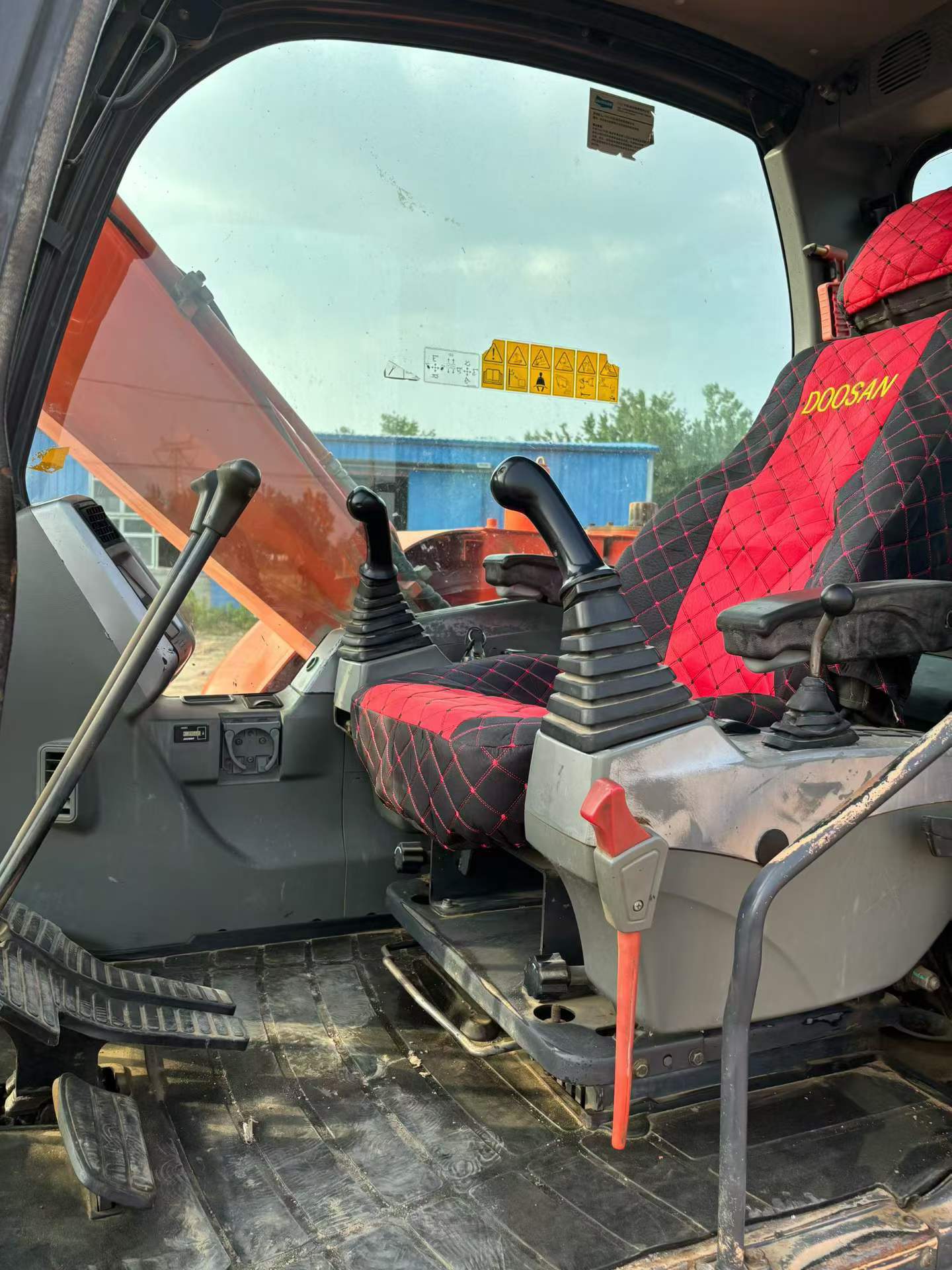 Compre Escavadeira Doosan DX75 Usada / 5 Compre Escavadeira Doosan DX75 Usada / 5