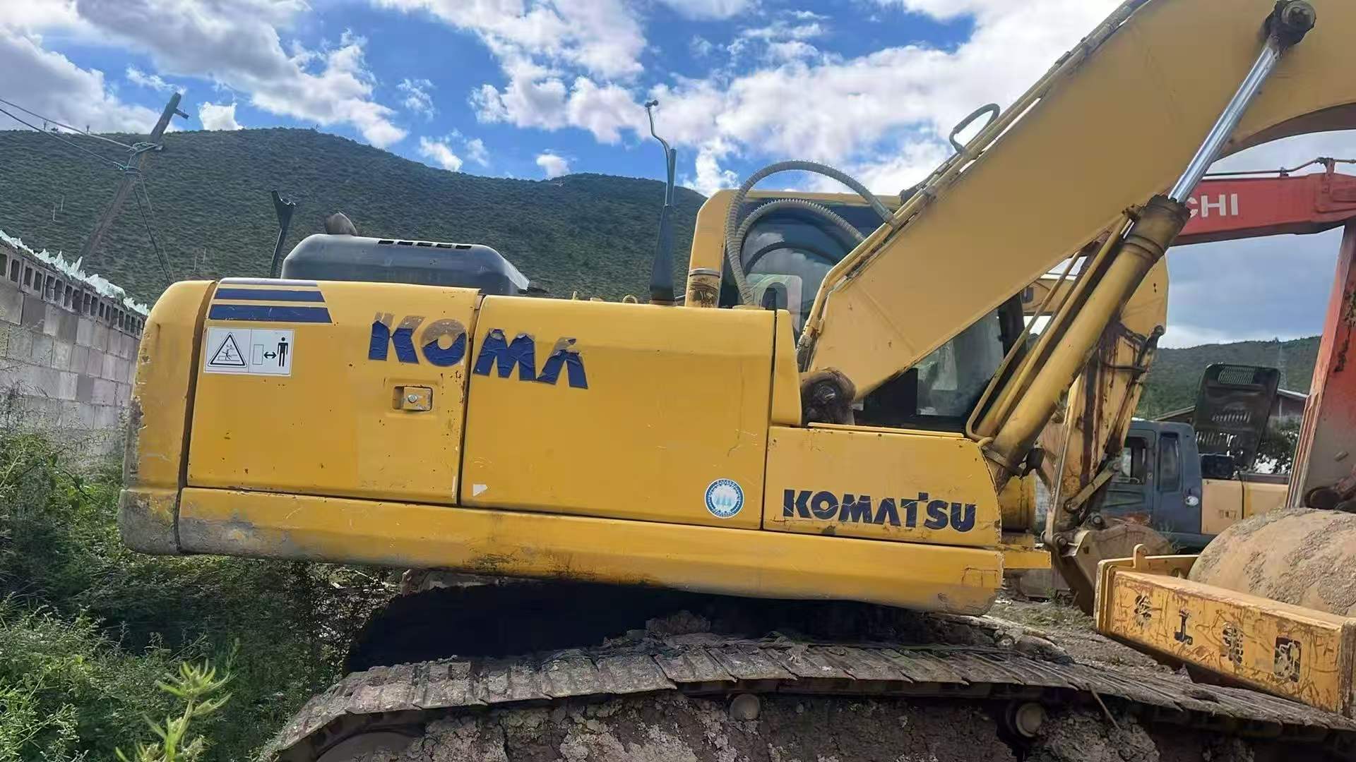 Compre Escavadeira Komatsu PC200-8 Usada / 2