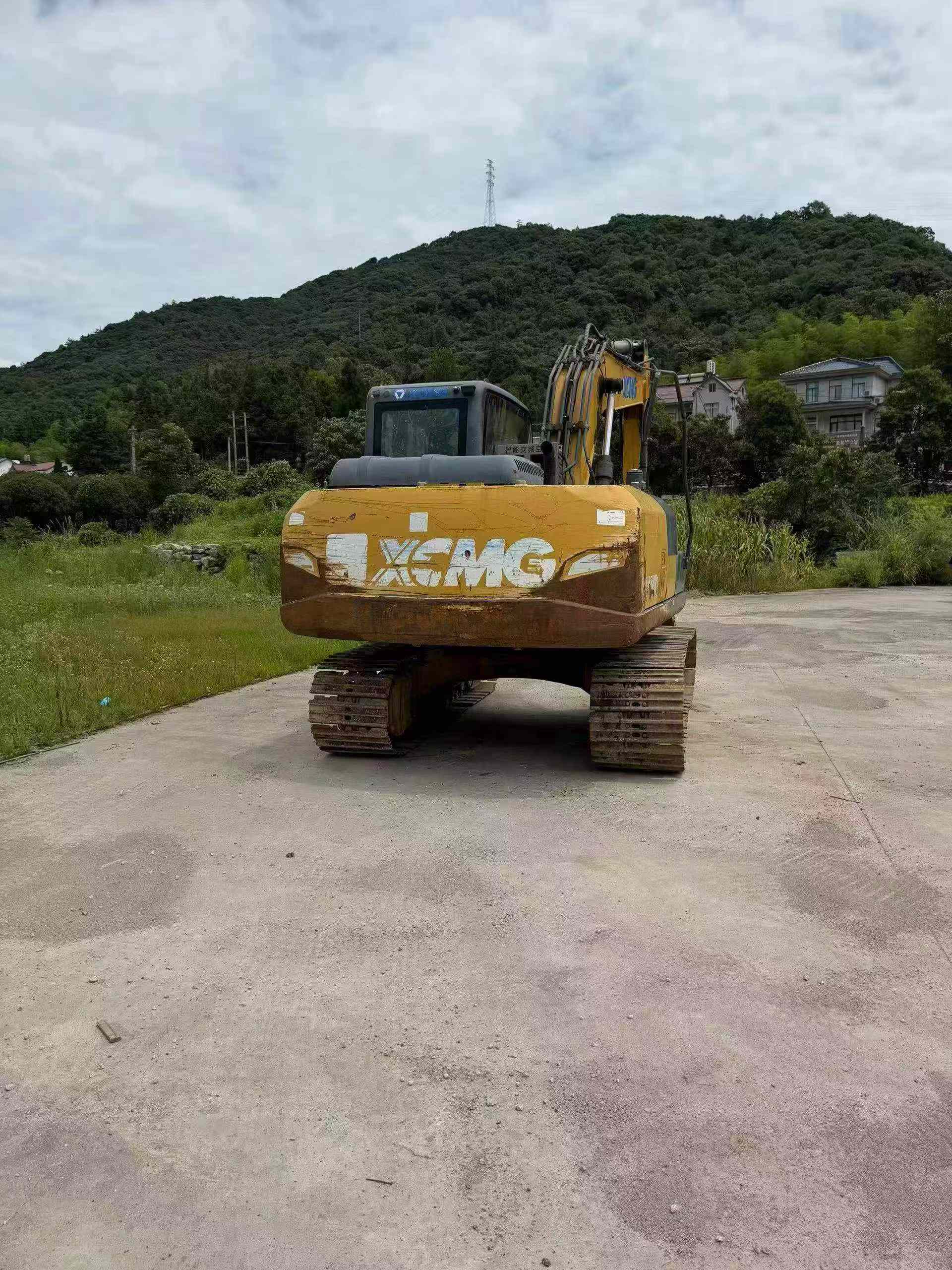 Compre Excavadora XCMG XE150 Usada / 3