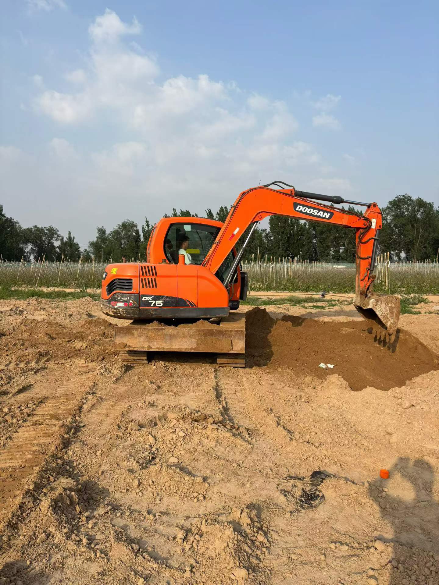 Compre Escavadeira Doosan DX75 Usada / 3 Compre Escavadeira Doosan DX75 Usada / 3