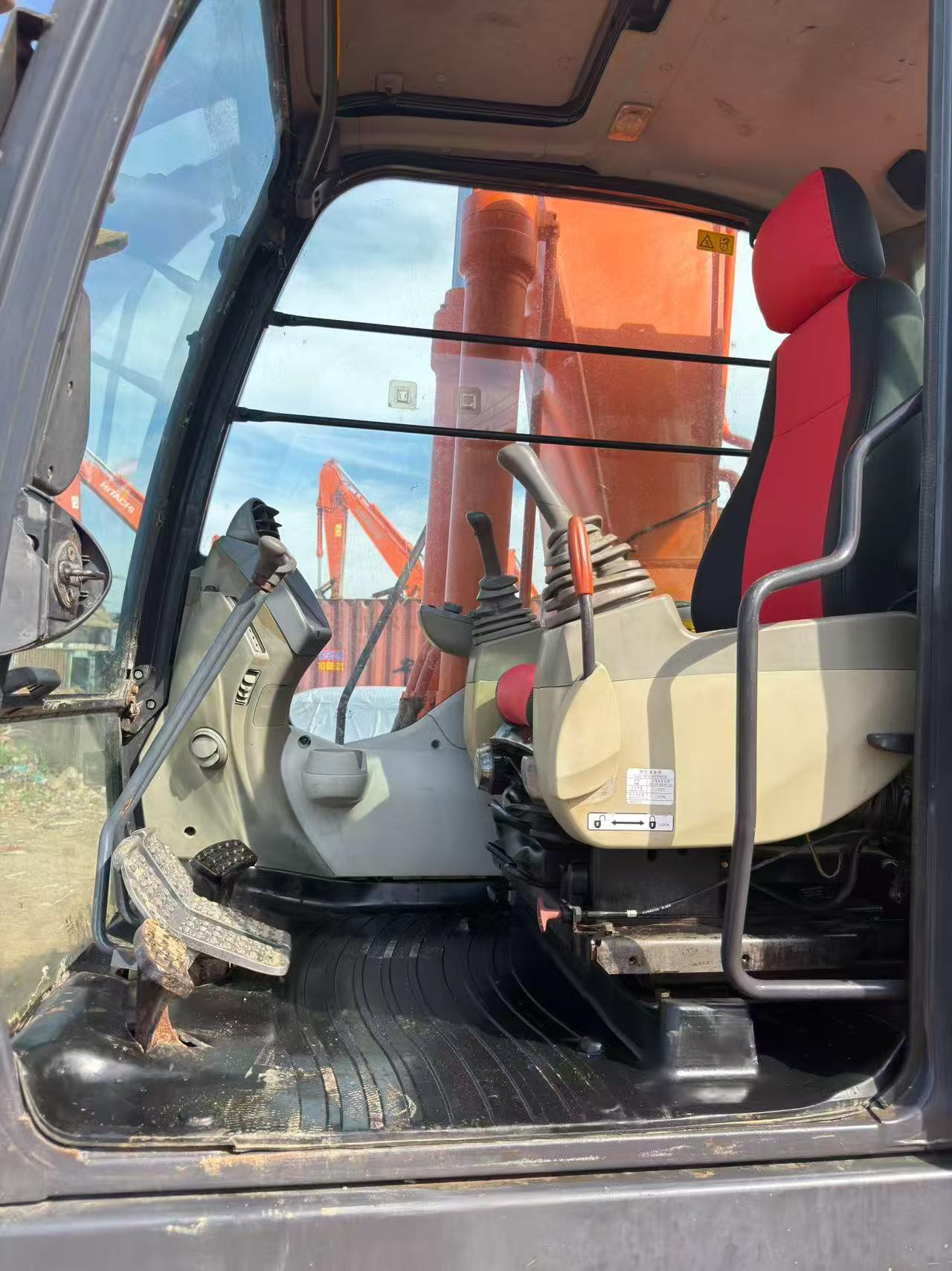Buy Hitachi ZX200-5G Used Excavator / 4