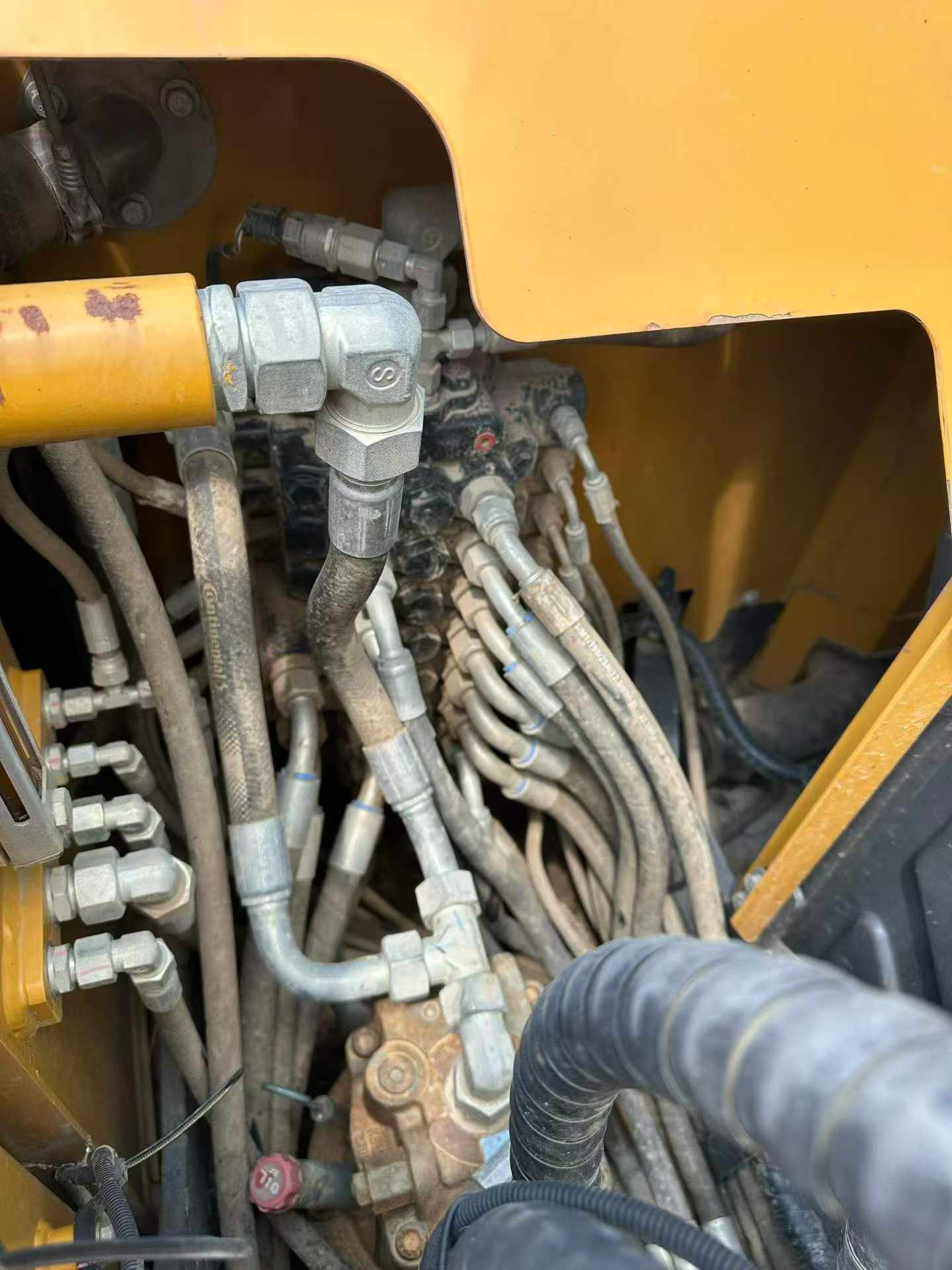 شراء حفارة XCMG XE75C مستعملة / 9