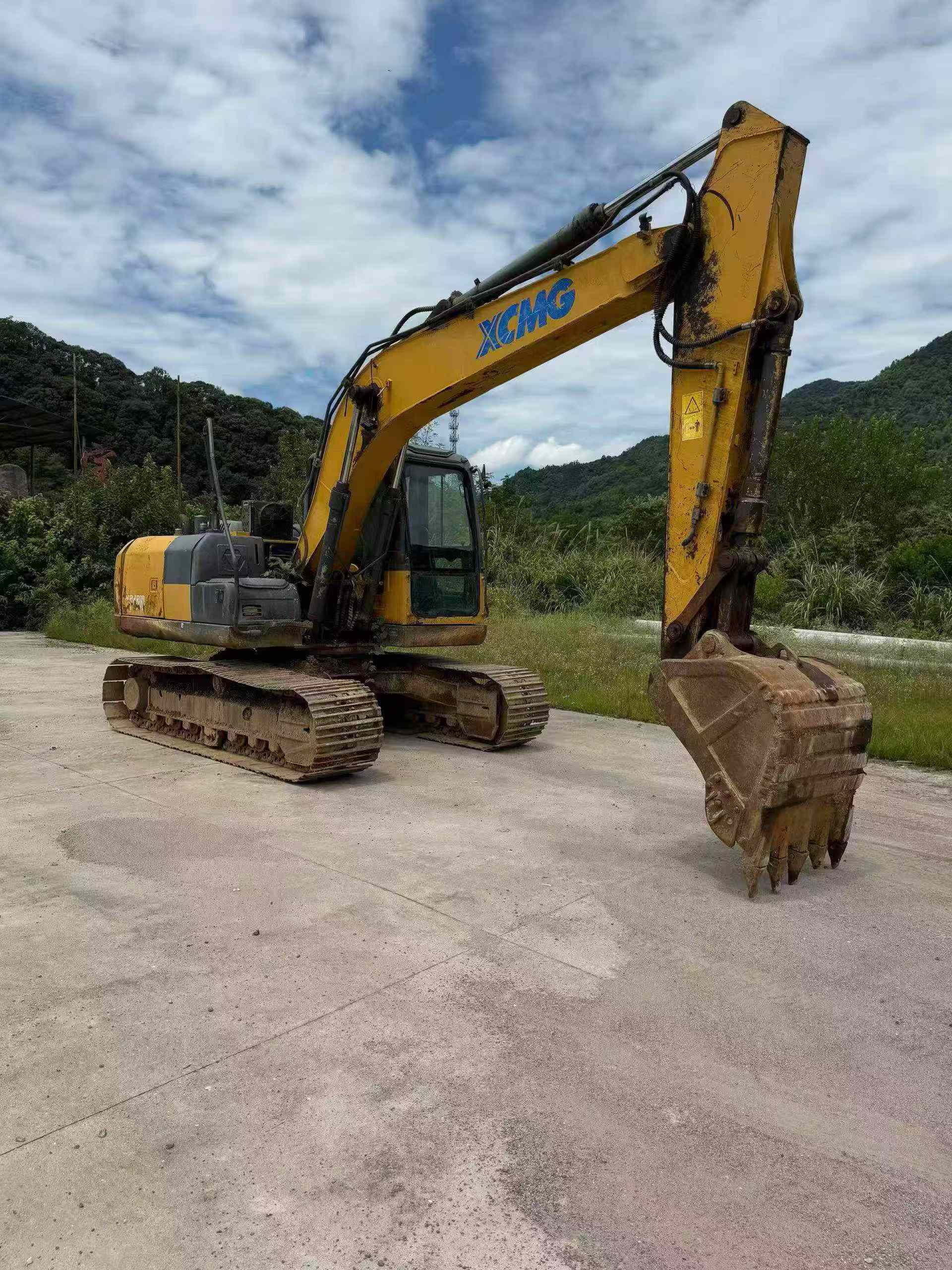 Compre Excavadora XCMG XE150 Usada / 2