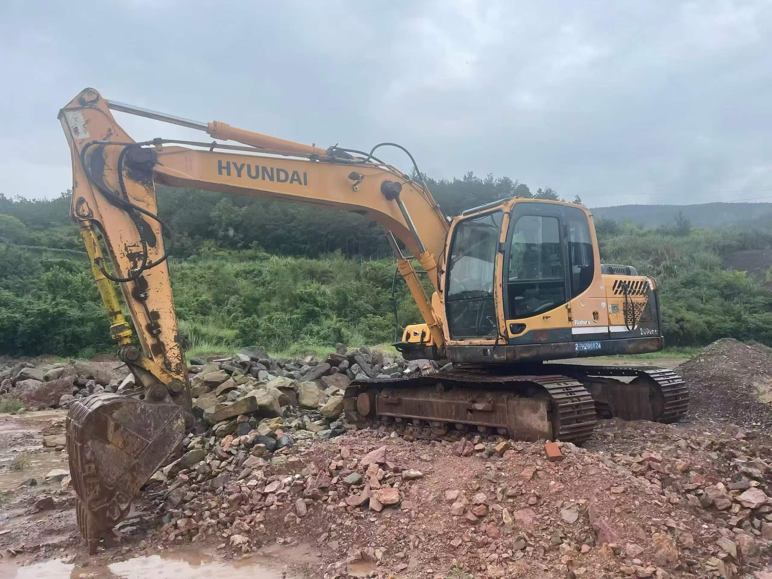 شراء حفارة Hyundai R150-7 مستعملة / 2