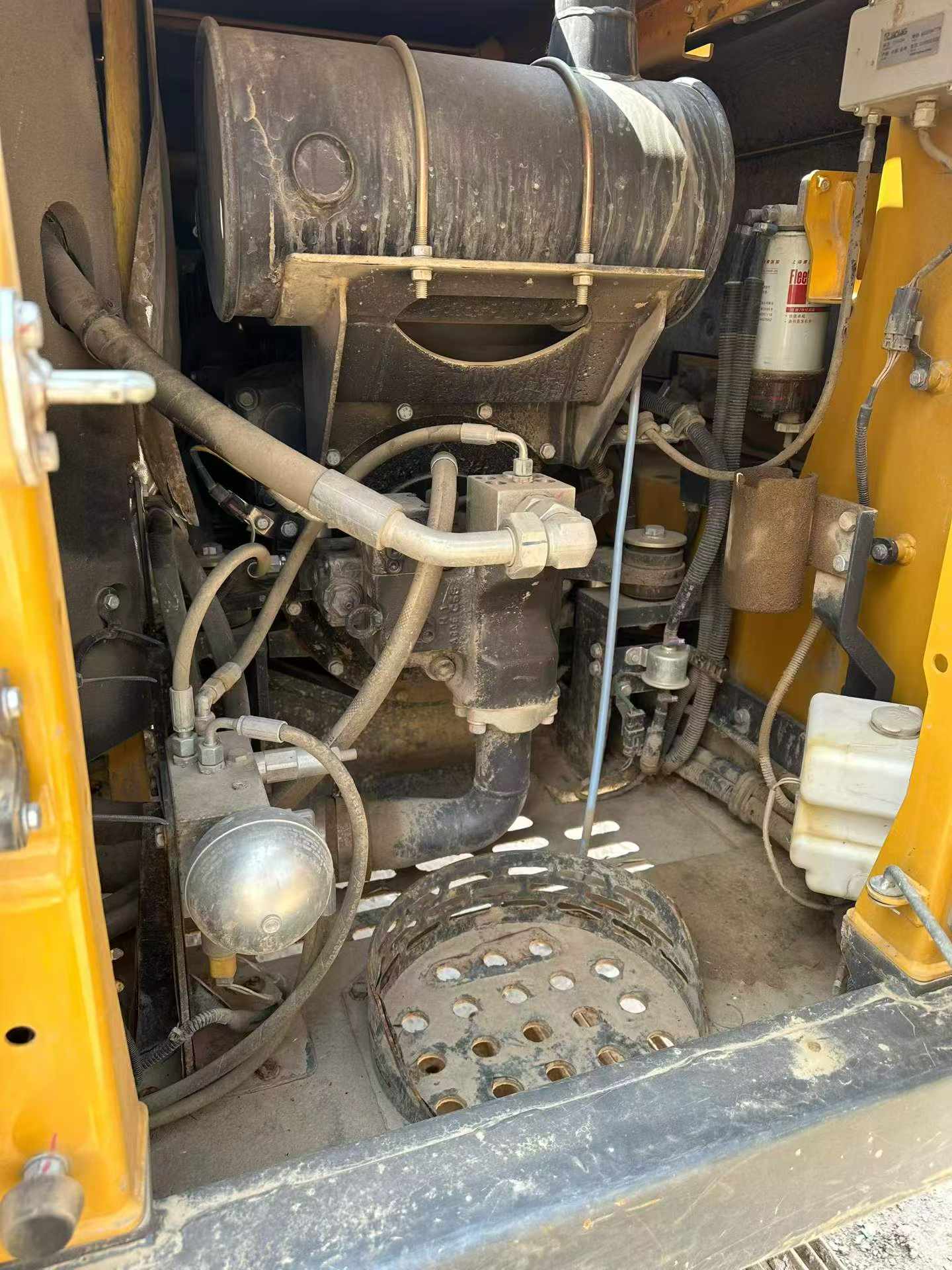 شراء حفارة XCMG XE75C مستعملة / 6