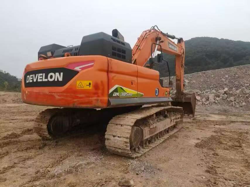 Compre Escavadeira Doosan DL305 Usada / 2 Compre Escavadeira Doosan DL305 Usada / 2