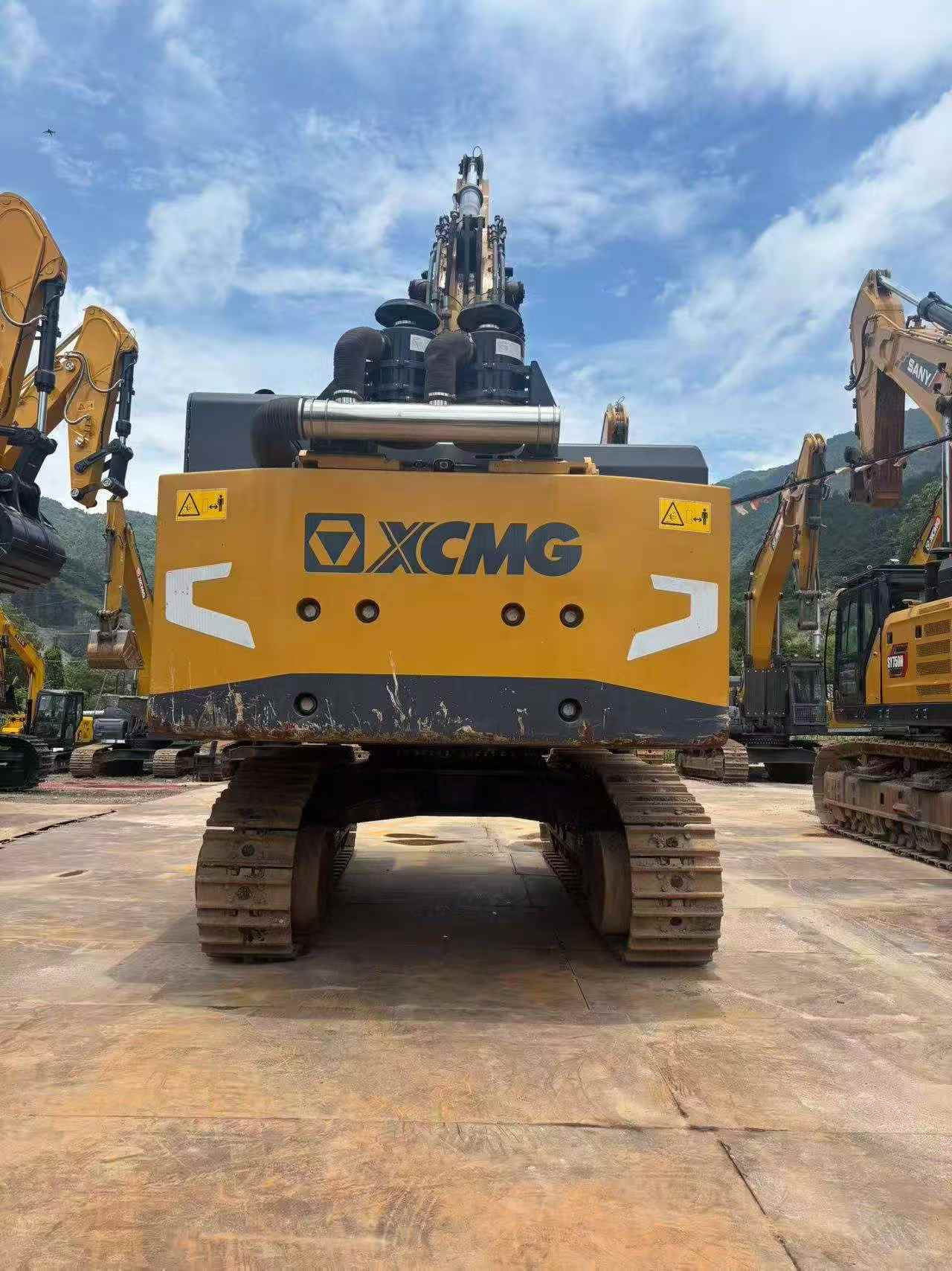 Buy XCMG XE690DK MAX Used Excavator / 2 Buy XCMG XE690DK MAX Used Excavator / 2