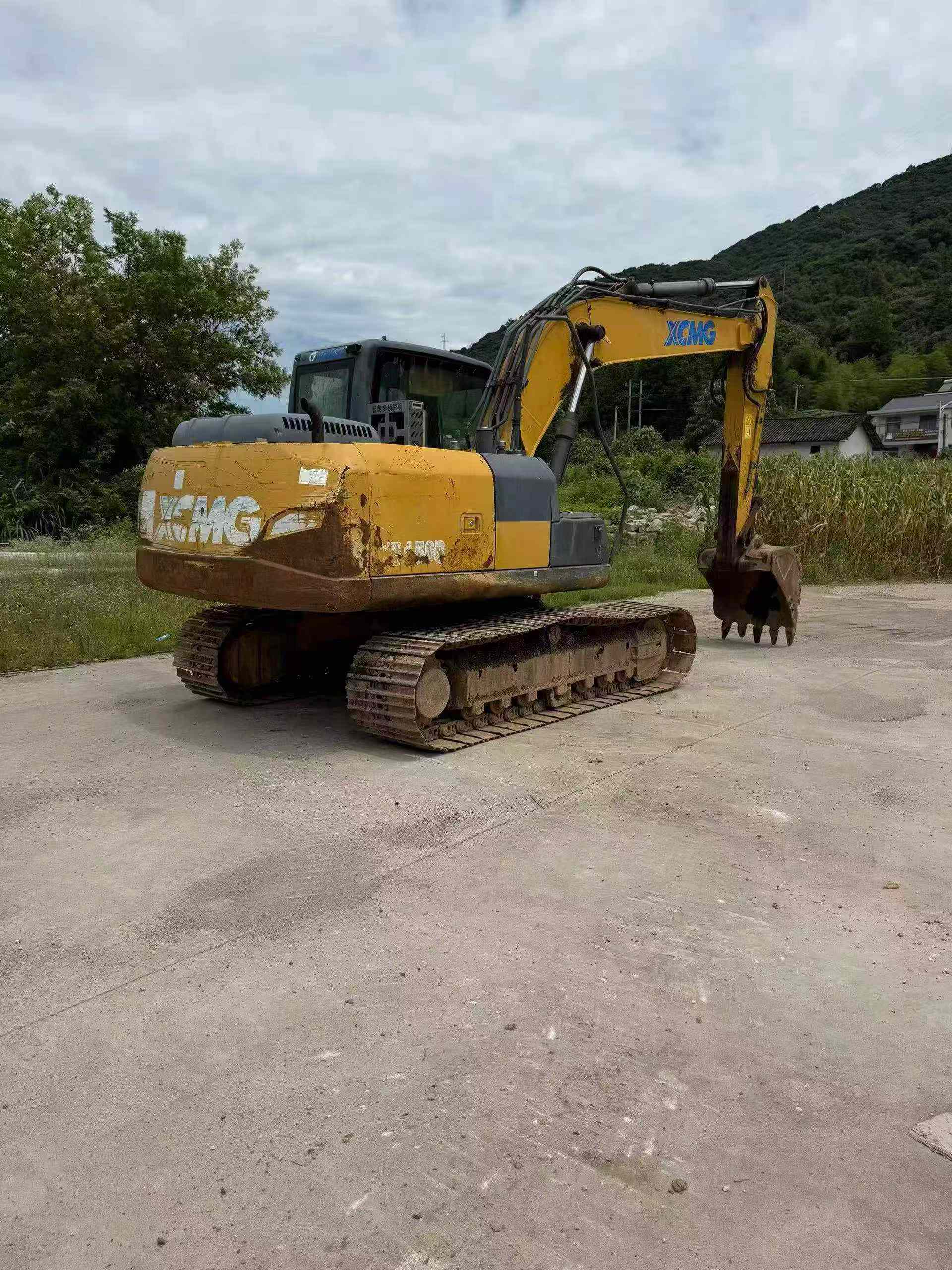 Compre Excavadora XCMG XE150 Usada / 4