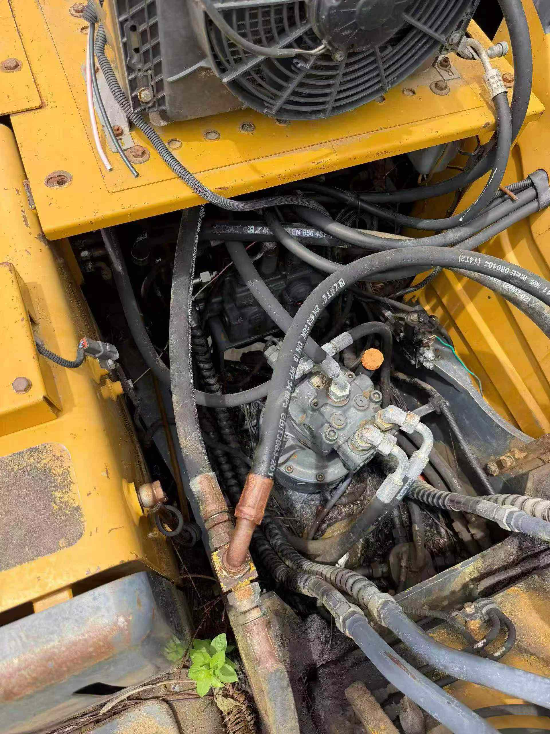Compre Excavadora XCMG XE150 Usada / 7