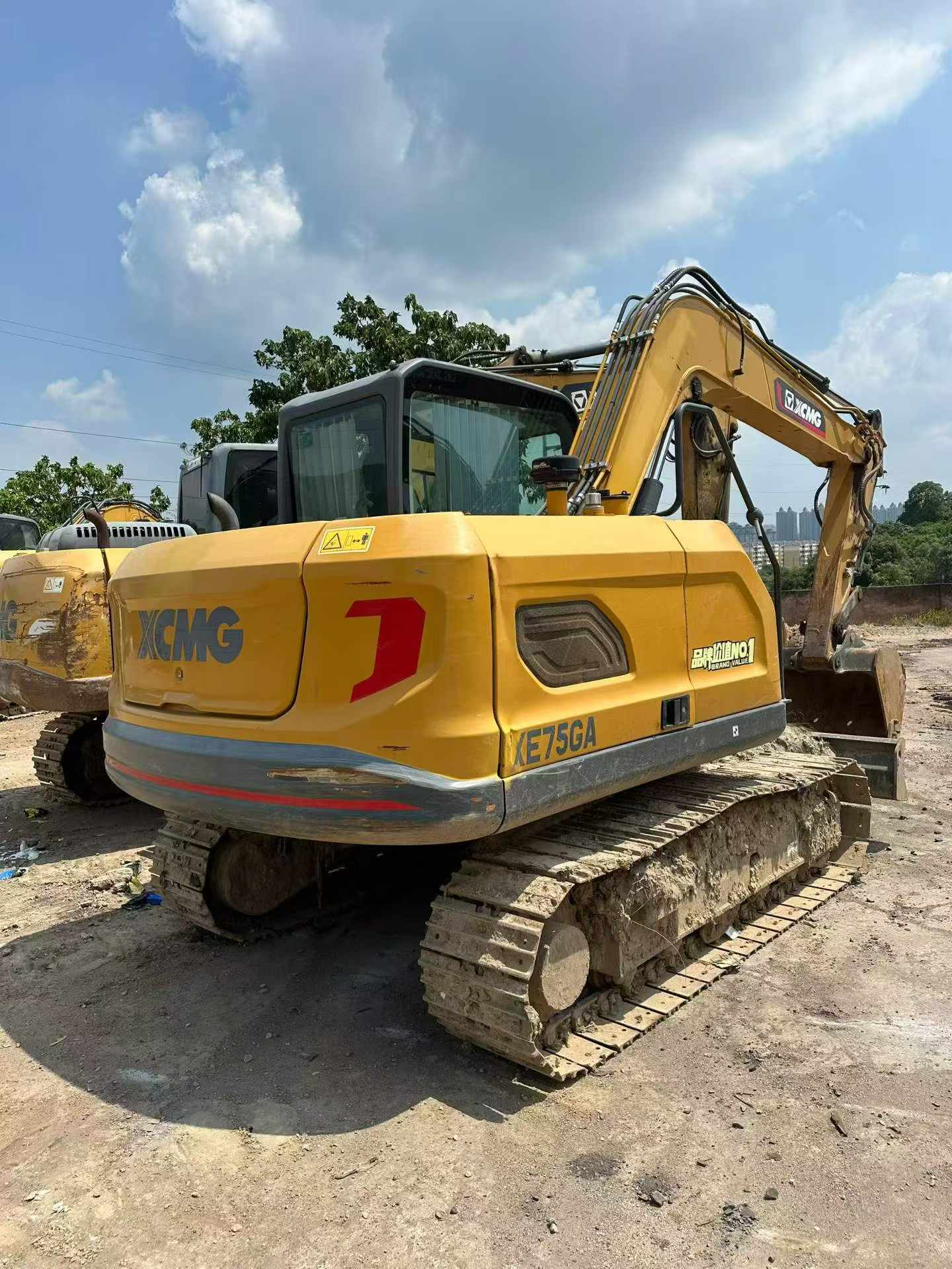 شراء حفارة XCMG XE75C مستعملة / 3