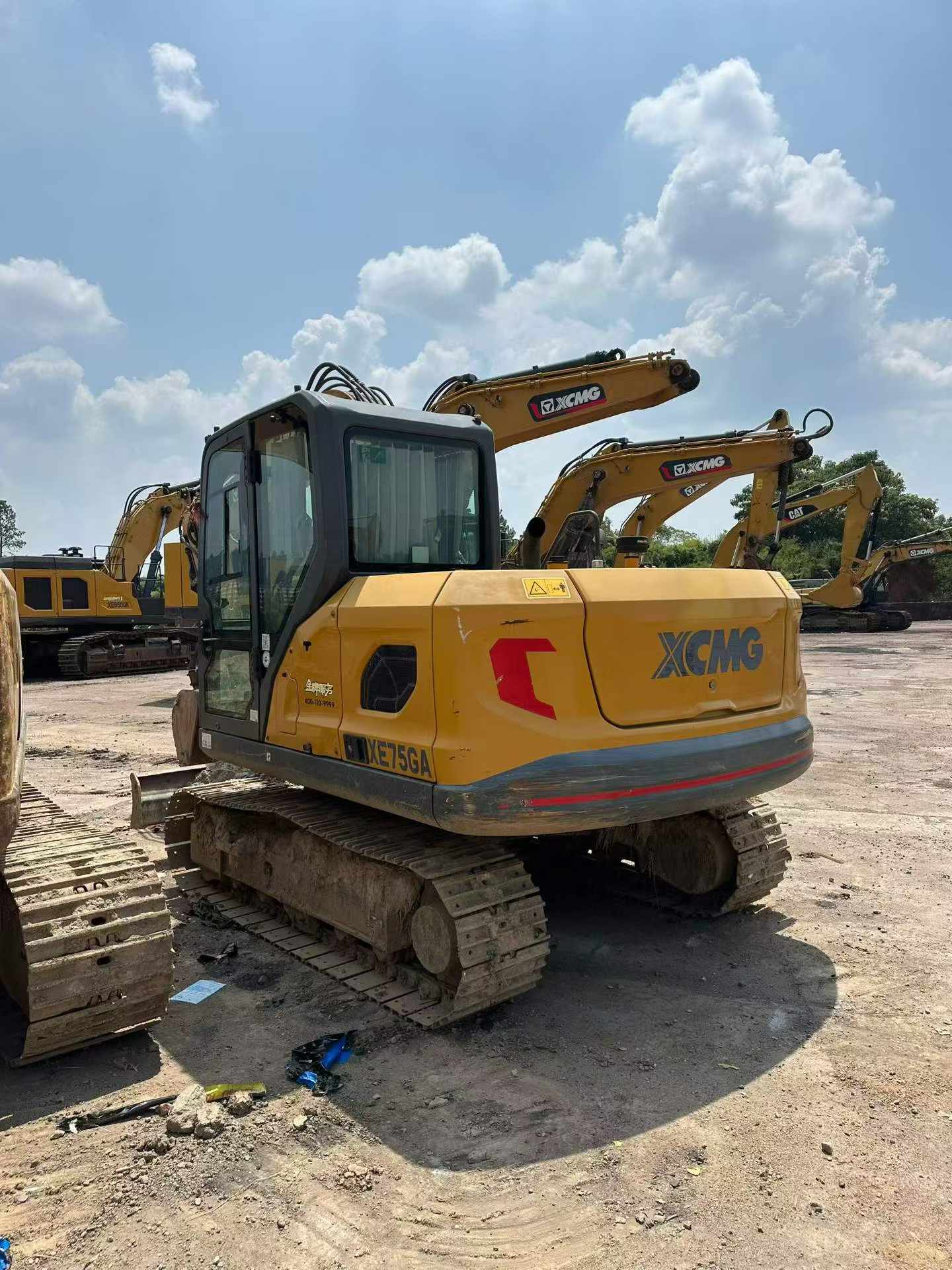 شراء حفارة XCMG XE75C مستعملة / 4