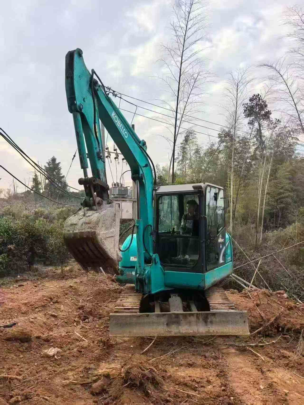 Compre Escavadeira Kobelco SK60 Usada / 9