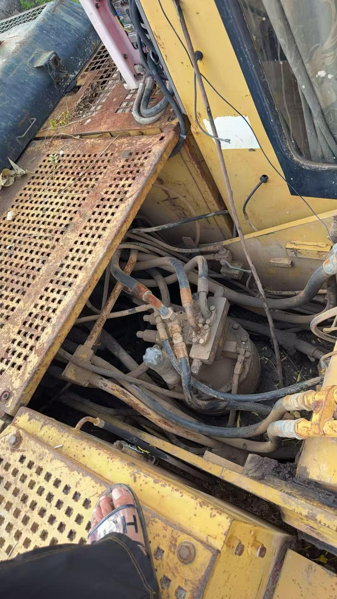 Buy Caterpillar 320V2 Used Excavator / 6