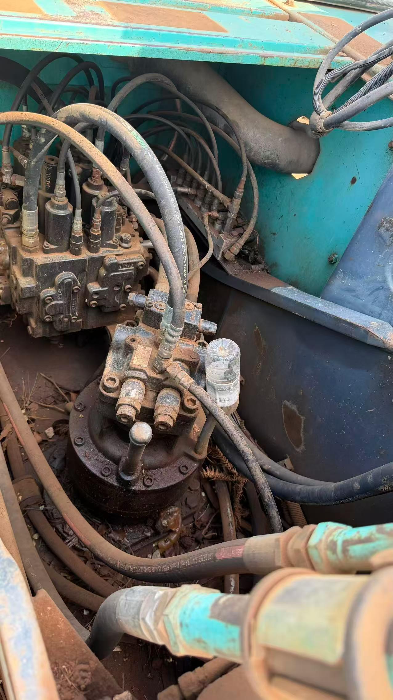 شراء حفارة Kobelco SK210-6 مستعملة / 3
