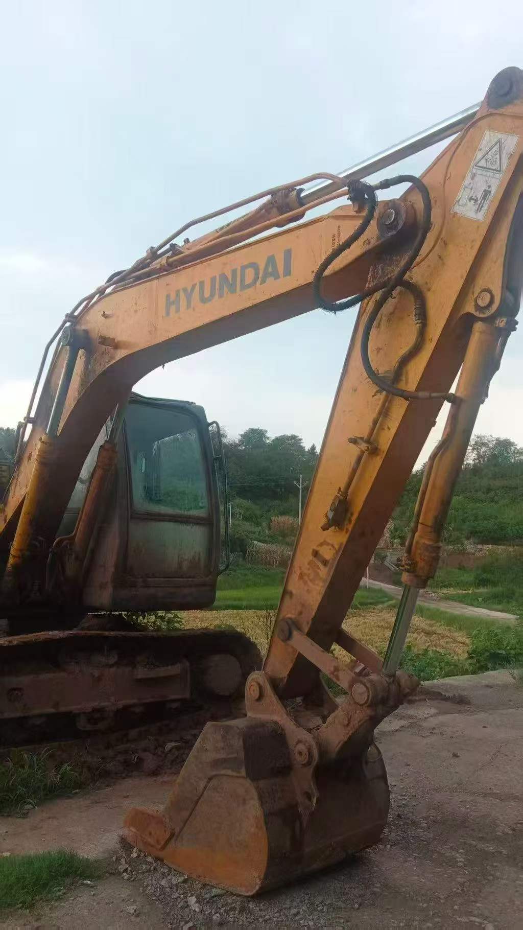 شراء حفارة Hyundai R110-7 مستعملة / 3