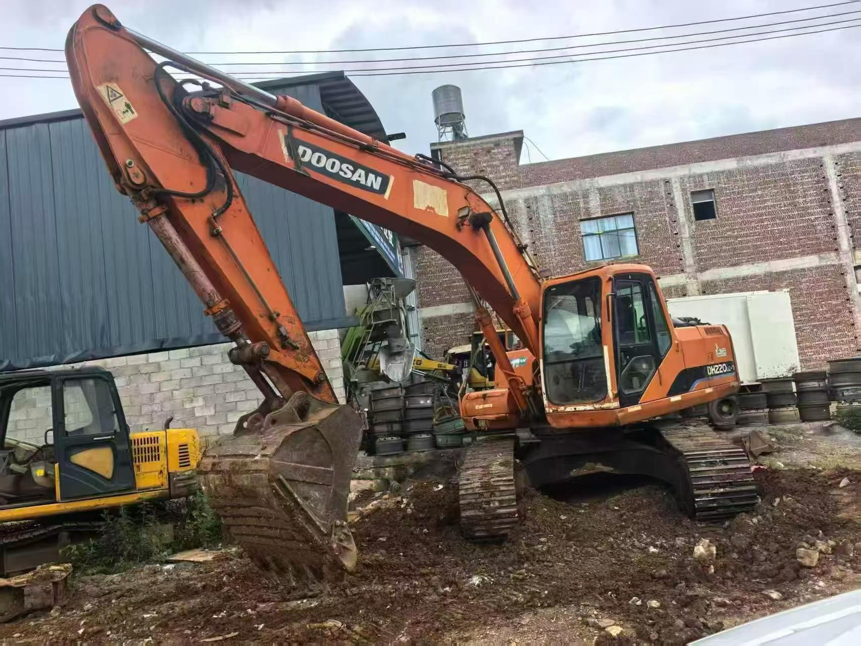 Buy Doosan DH220-7 Used Excavator / 5