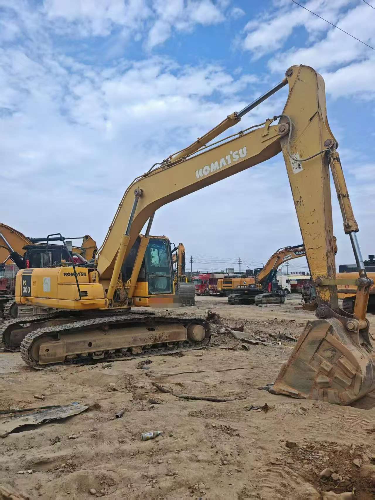 Compre Excavadora Komatsu PC240-6 Usada / 2 Compre Excavadora Komatsu PC240-6 Usada / 2
